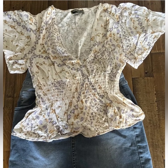 IVORY LANE paisley Floral Flutter Sleeves Smocked Blouse NWOT M Soft Pretty boho - Picture 2 of 12